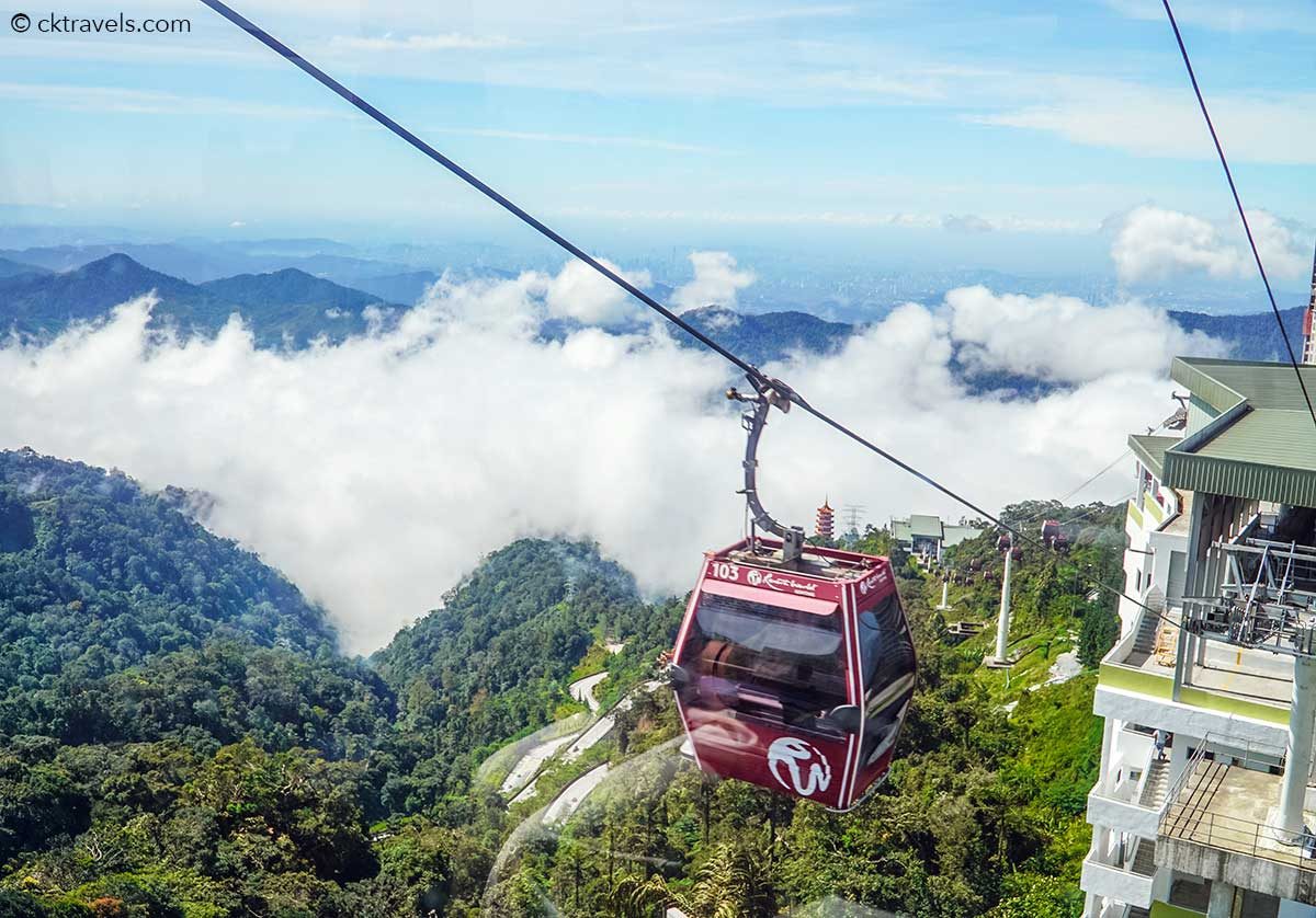 Kereta gantung Awana SkyWay di atas awan Genting Highlands