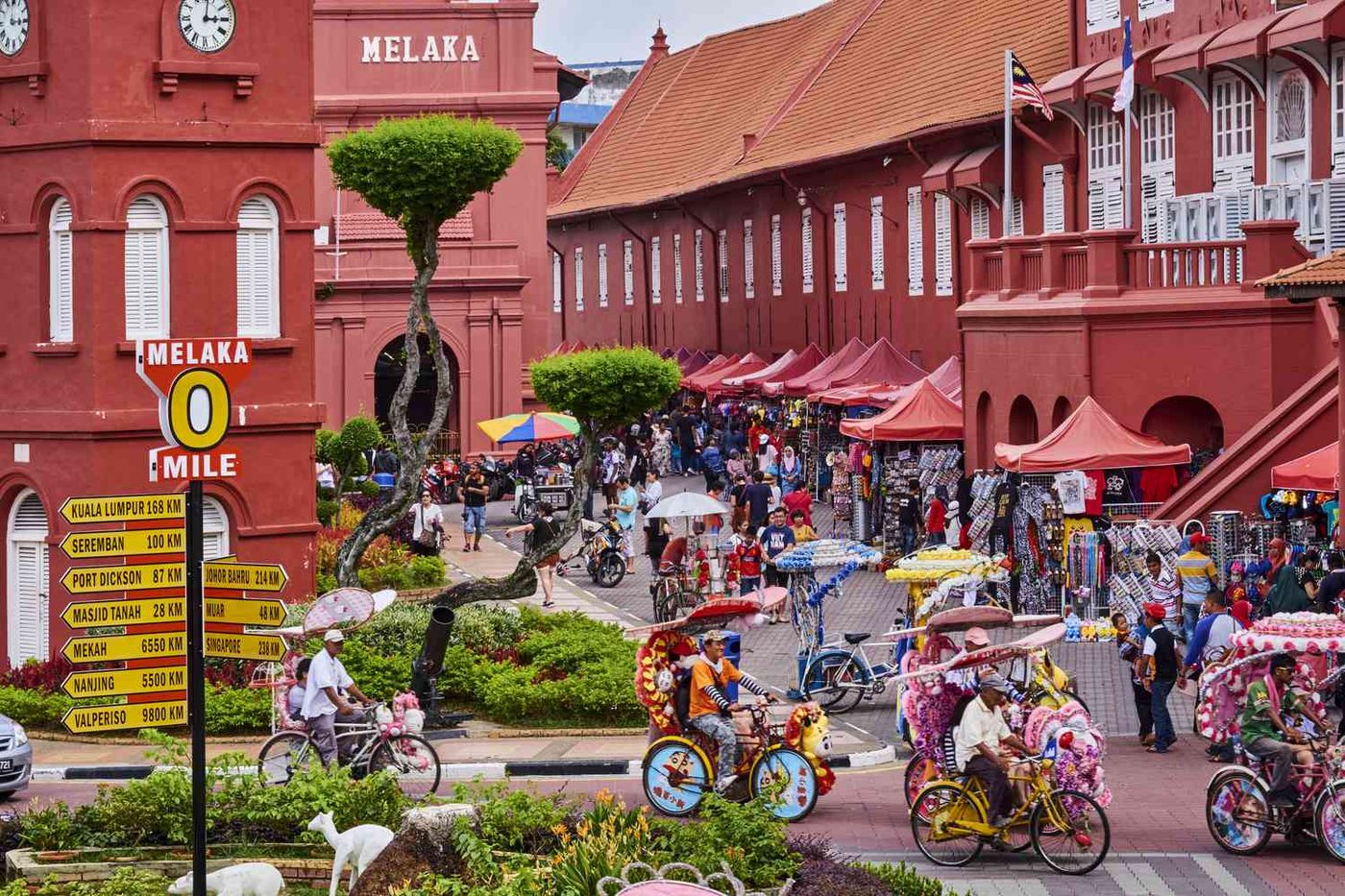 Dataran Merah Melaka dengan becak hias